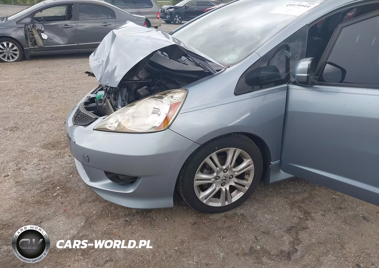 2011 Honda Fit Sport VIN:JHMGE8H55BC024311 - 6