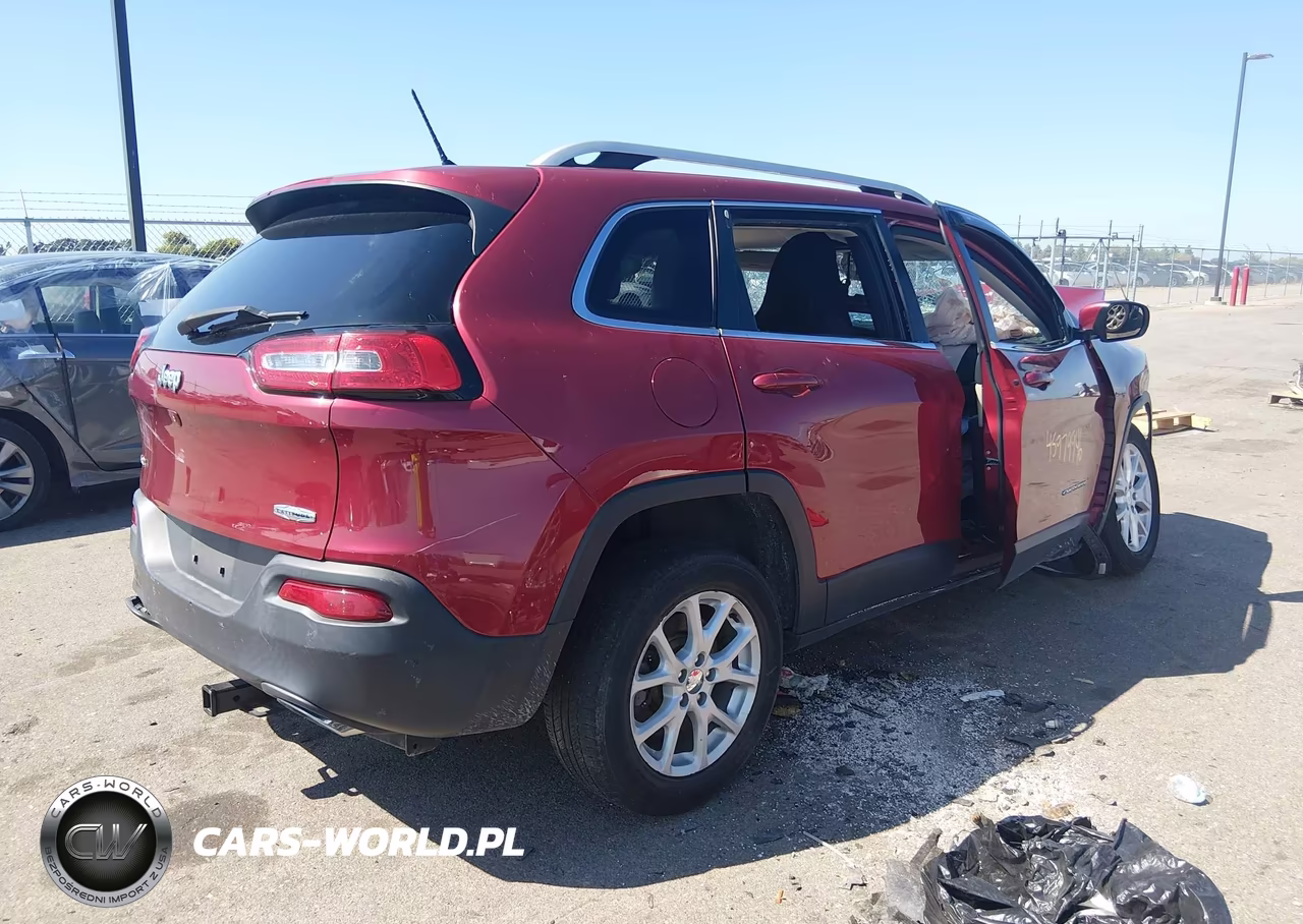 2015 Jeep Cherokee Latitude VIN:1C4PJMCS1FW611113 - 4