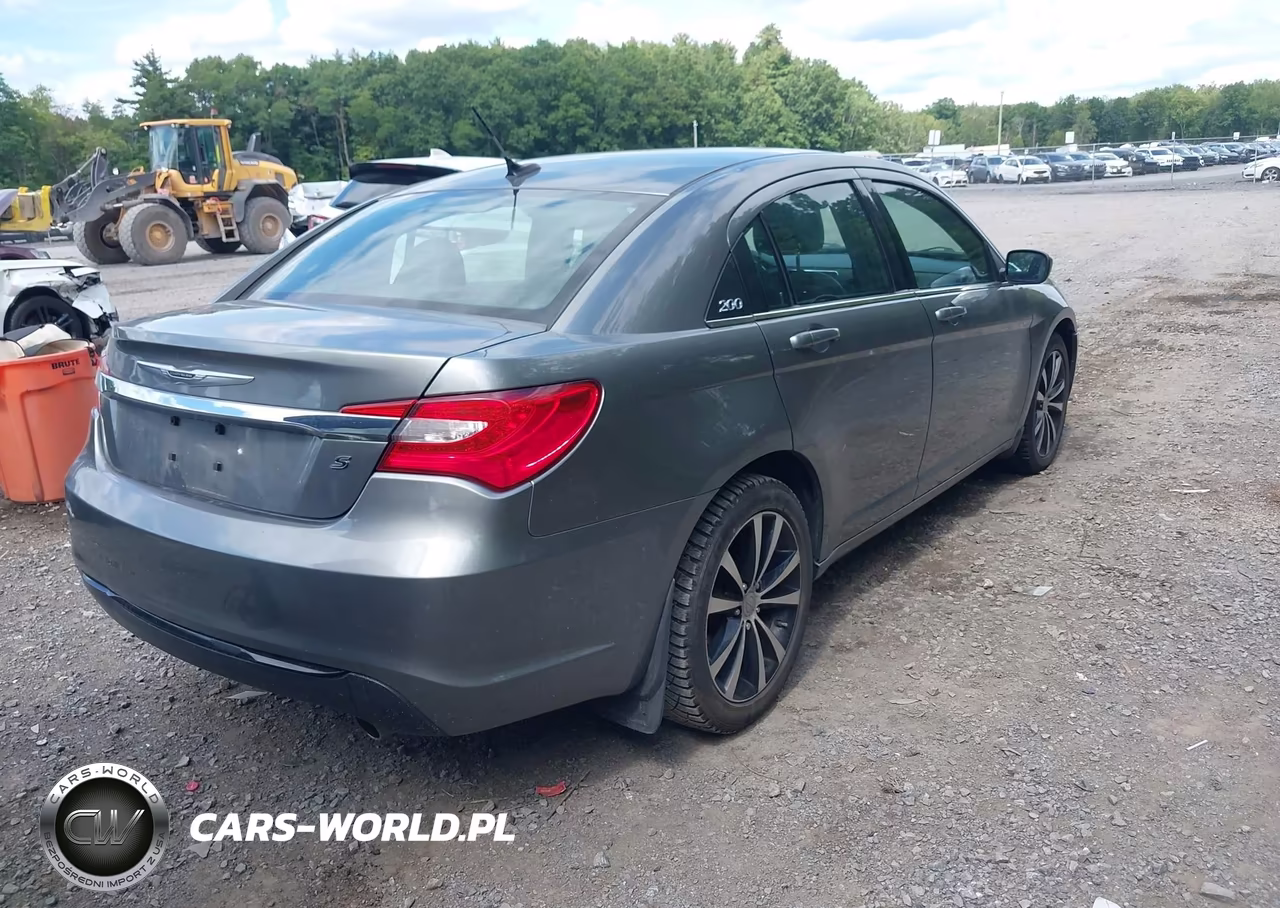 2013 Chrysler 200 Limited VIN:1C3CCBCG1DN524134 - 4