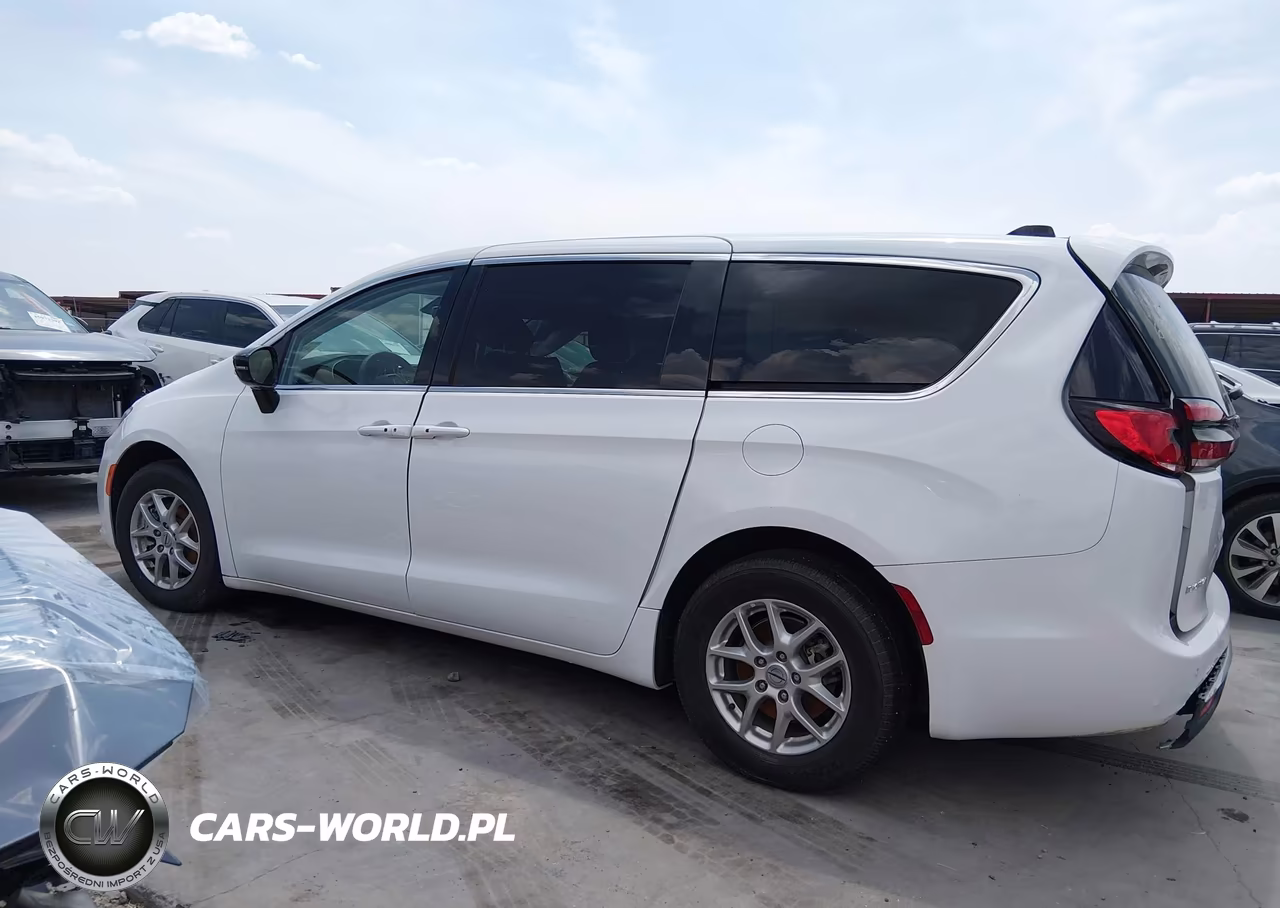 2024 Chrysler Pacifica Touring L VIN:2C4RC1BG6RR140524 - 14