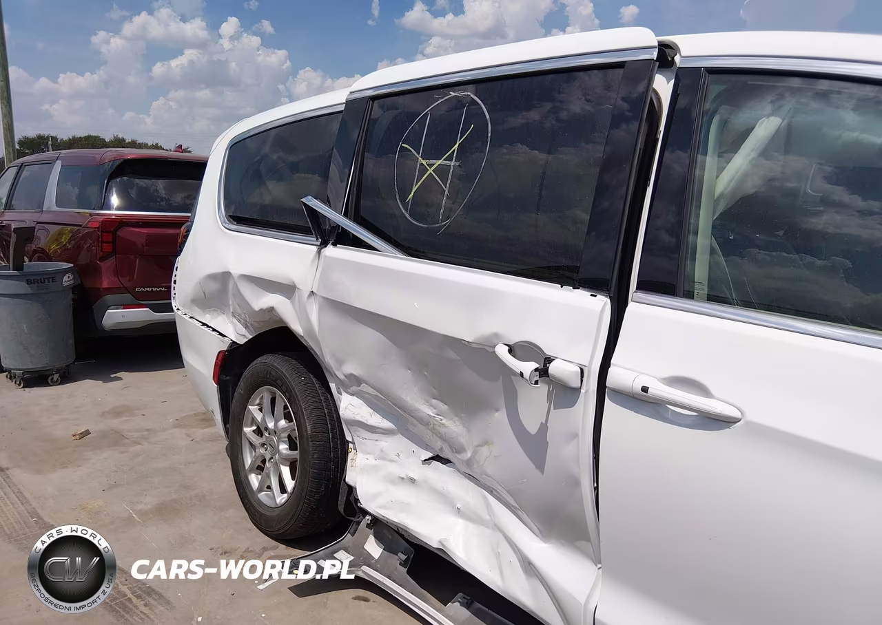 2024 Chrysler Pacifica Touring L VIN:2C4RC1BG6RR140524 - 17