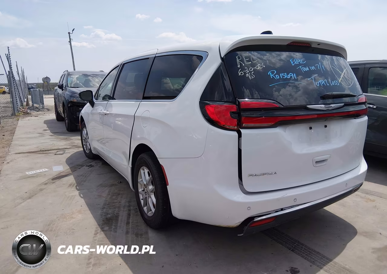 2024 Chrysler Pacifica Touring L VIN:2C4RC1BG6RR140524 - 3