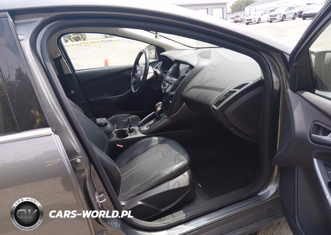 2012 Ford Focus Titanium VIN:1FAHP3N26CL312178 - 5