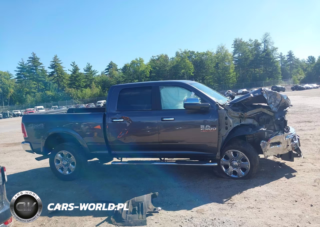 2018 Ram 2500 Laramie 4X4 6'4 Box VIN:3C6UR5FJ3JG370724 - 14
