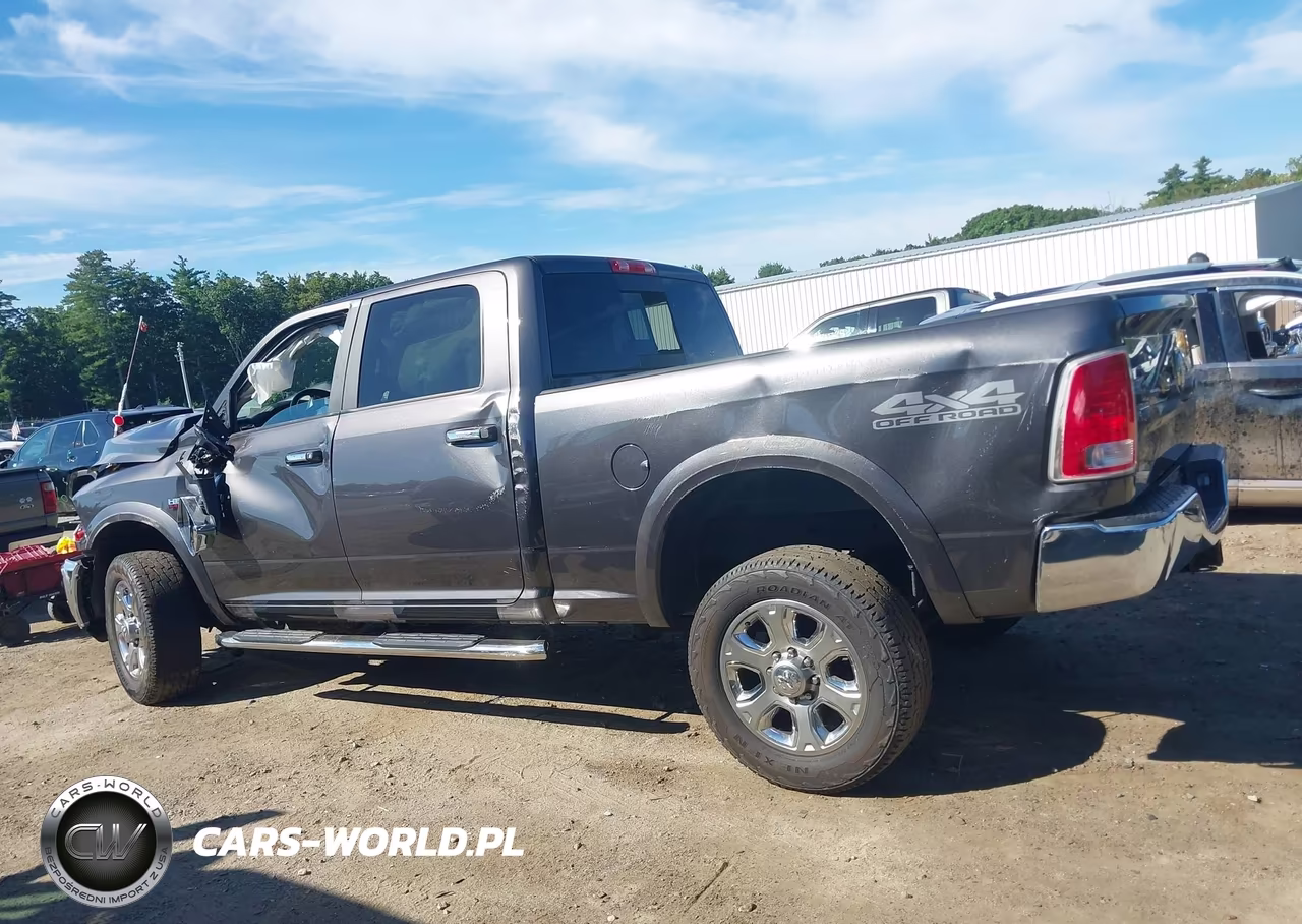 2018 Ram 2500 Laramie 4X4 6'4 Box VIN:3C6UR5FJ3JG370724 - 15