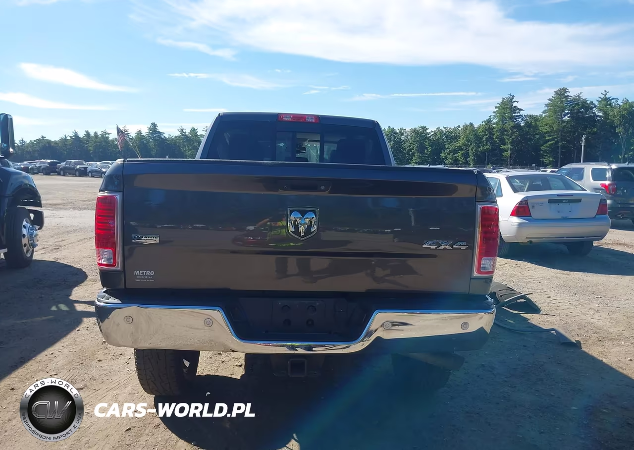 2018 Ram 2500 Laramie 4X4 6'4 Box VIN:3C6UR5FJ3JG370724 - 17