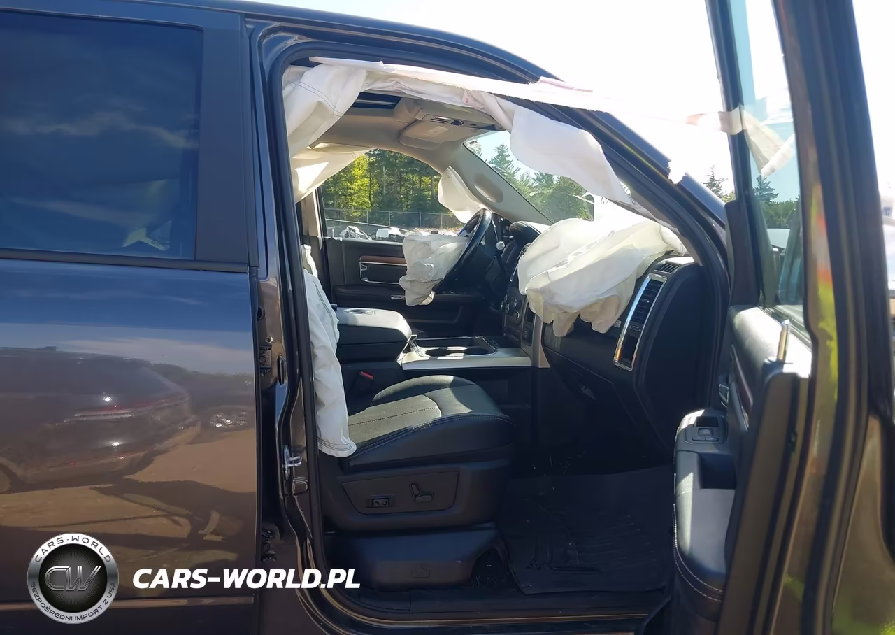 2018 Ram 2500 Laramie 4X4 6'4 Box VIN:3C6UR5FJ3JG370724 - 5