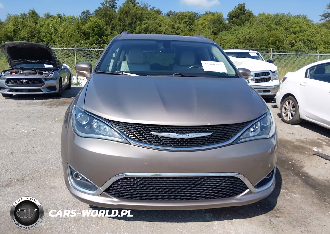 2017 Chrysler Pacifica Touring-L Plus VIN:2C4RC1EG7HR652738 - 12