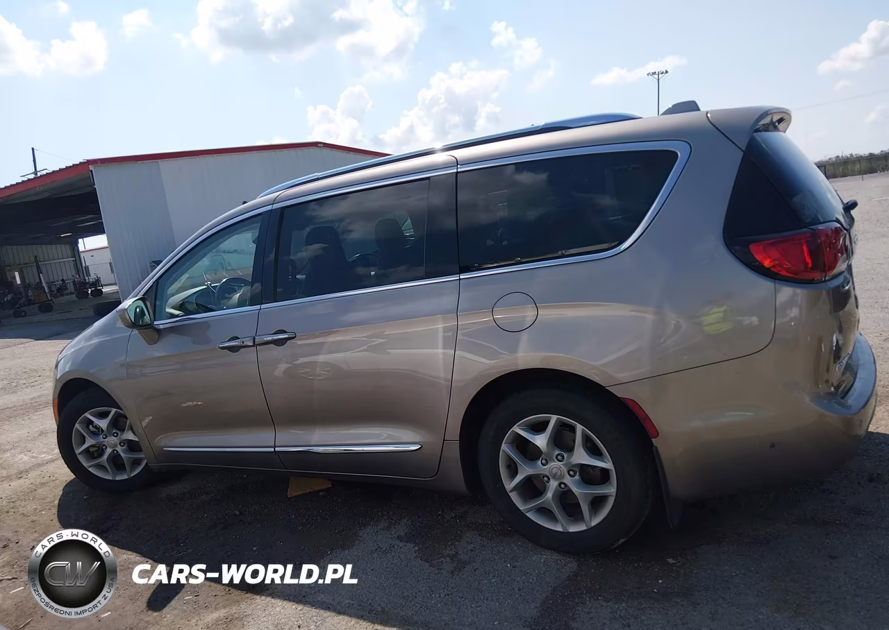 2017 Chrysler Pacifica Touring-L Plus VIN:2C4RC1EG7HR652738 - 14