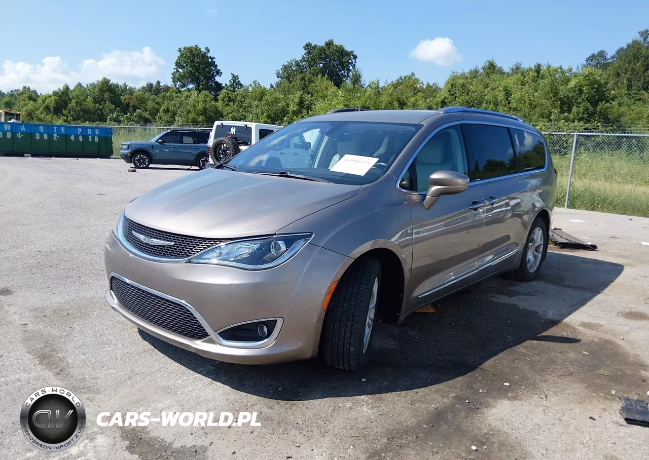 2017 Chrysler Pacifica Touring-L Plus VIN:2C4RC1EG7HR652738 - 2