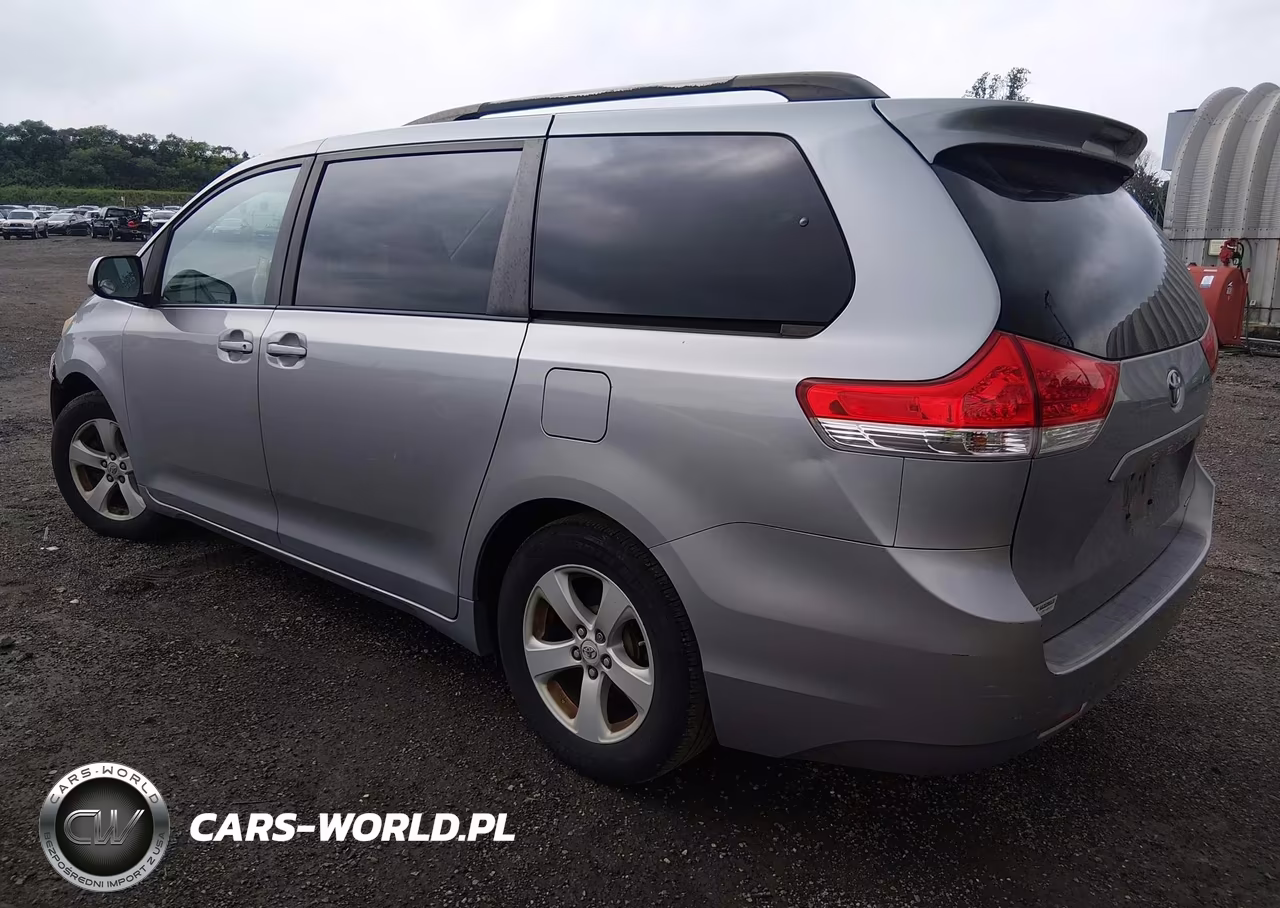 2011 Toyota Sienna Le V6 VIN:5TDKK3DC1BS129857 - 3