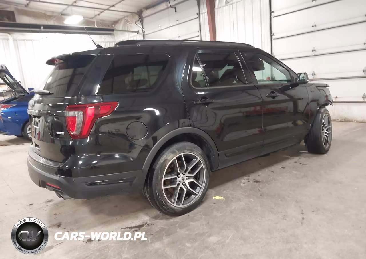 2019 Ford Explorer Sport VIN:1FM5K8GTXKGB04001 - 4