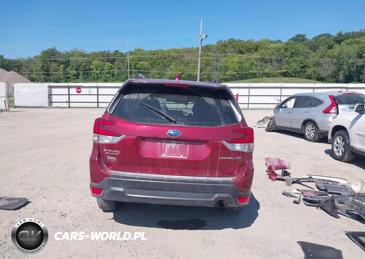 2021 Subaru Forester Premium VIN:JF2SKAFC5MH561801 - 17