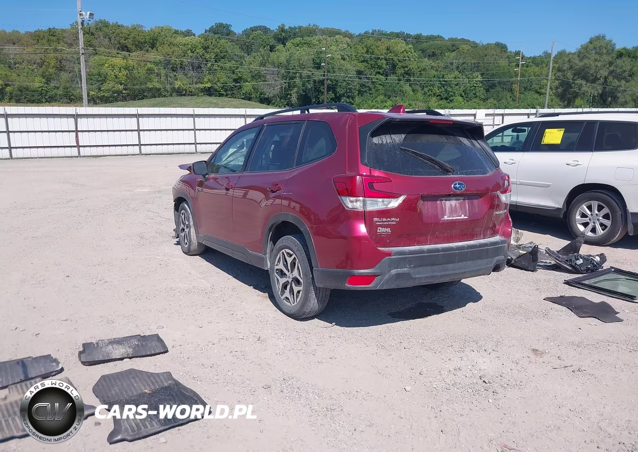 2021 Subaru Forester Premium VIN:JF2SKAFC5MH561801 - 3