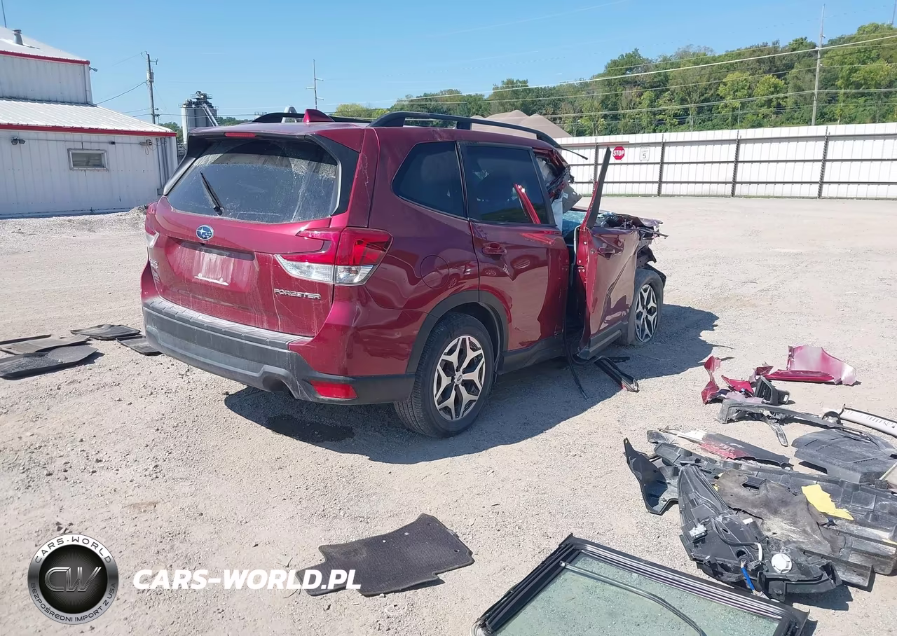 2021 Subaru Forester Premium VIN:JF2SKAFC5MH561801 - 4