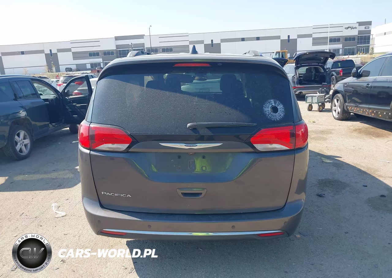 2020 Chrysler Pacifica Touring L VIN:2C4RC1BG1LR268743 - 16