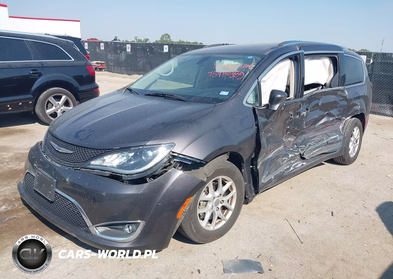 2020 Chrysler Pacifica Touring L VIN:2C4RC1BG1LR268743 - 2