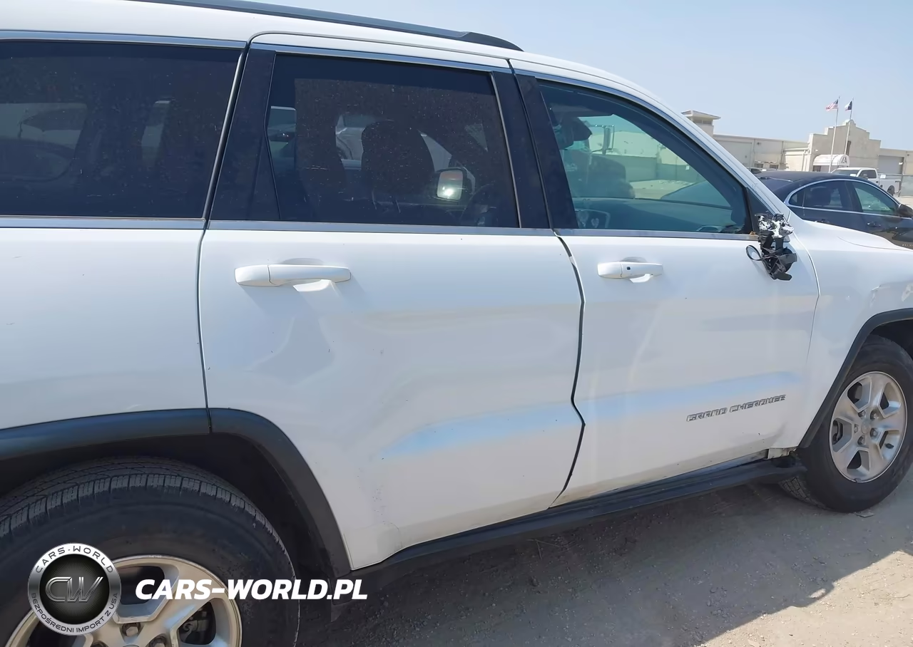 2015 Jeep Grand Cherokee Laredo VIN:1C4RJEAG2FC109161 - 13