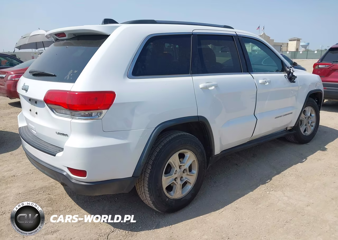 2015 Jeep Grand Cherokee Laredo VIN:1C4RJEAG2FC109161 - 4