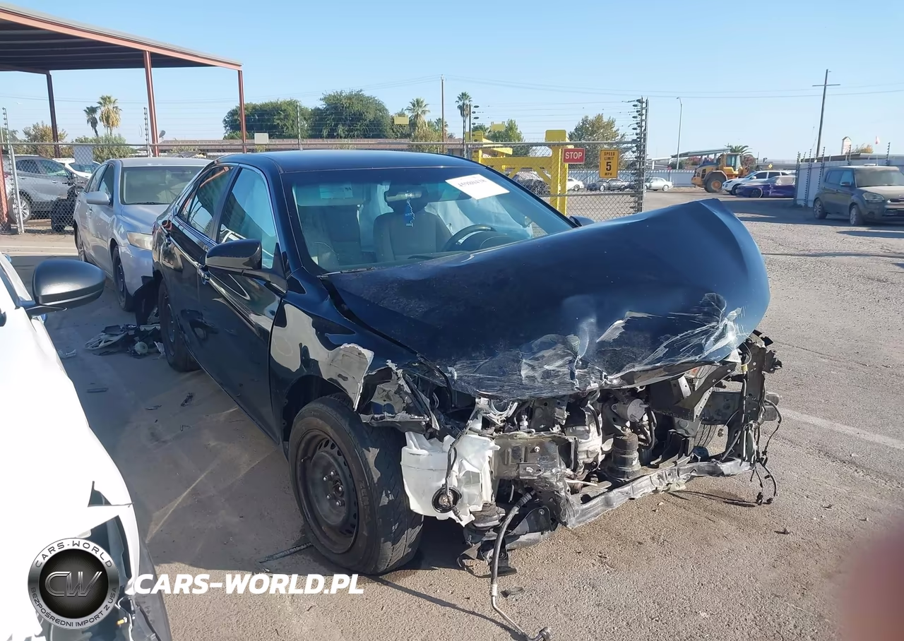 2016 Toyota Camry Le – zdjęcie 1 z 18