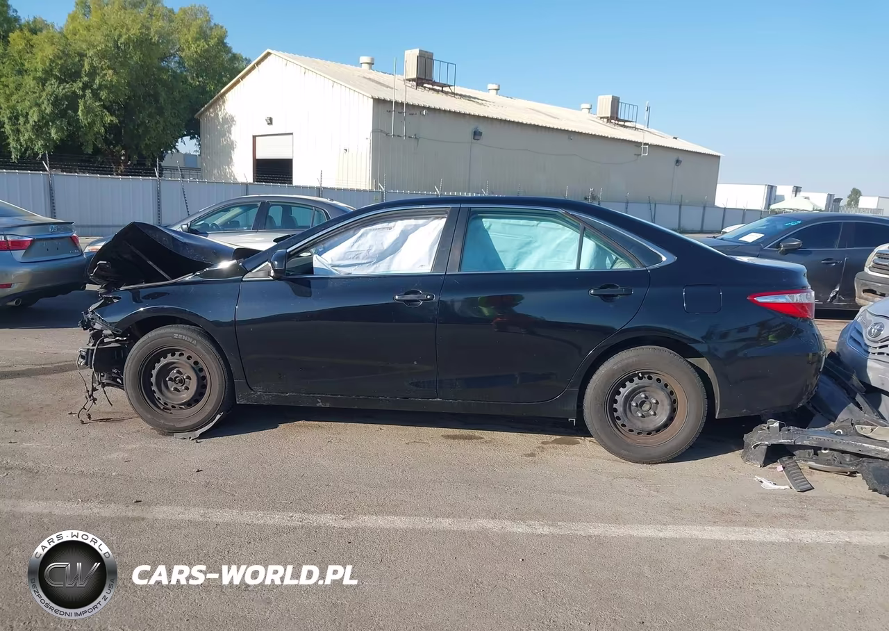 2016 Toyota Camry Le VIN:4T1BF1FK0GU196929 - 15