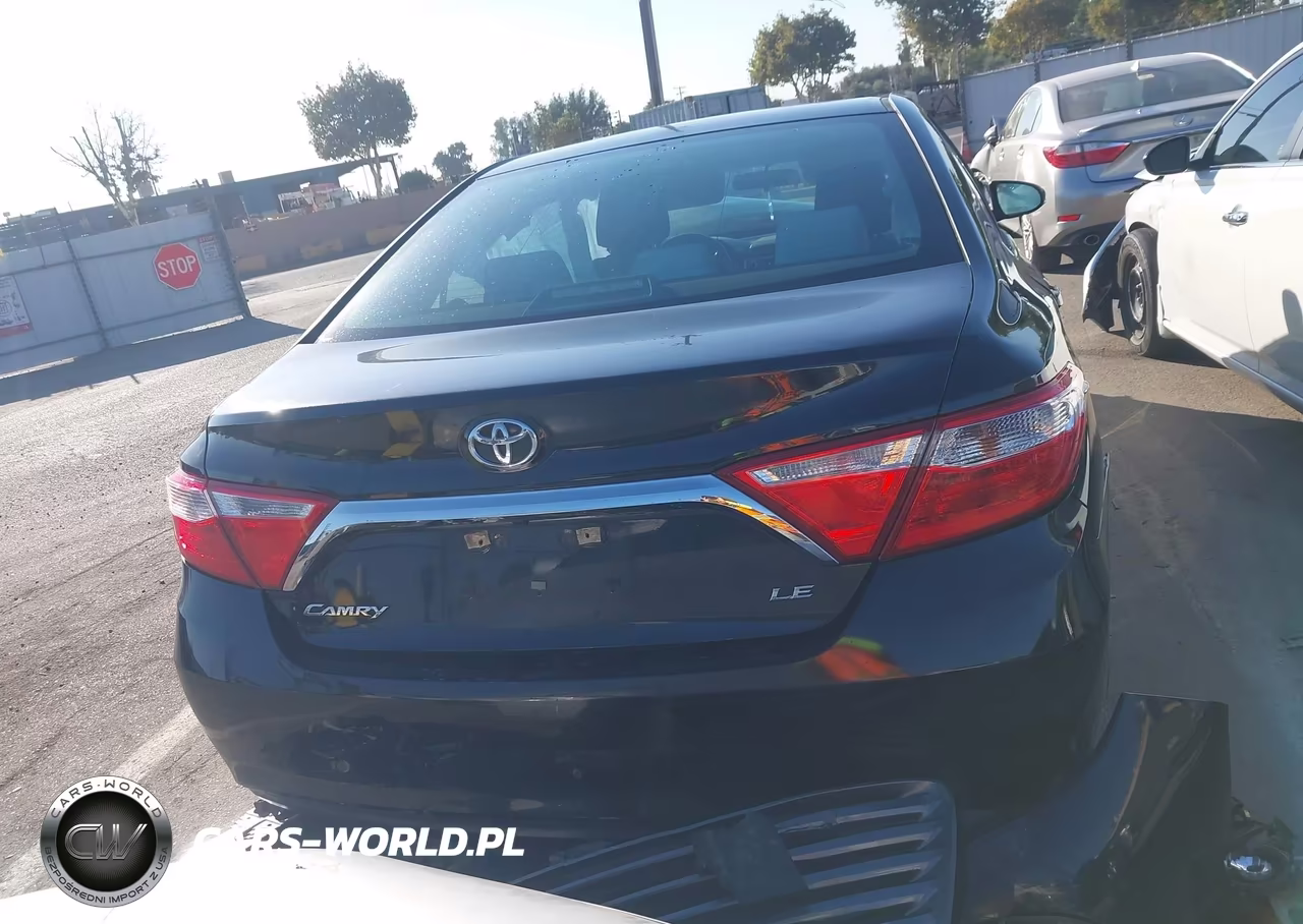 2016 Toyota Camry Le VIN:4T1BF1FK0GU196929 - 17