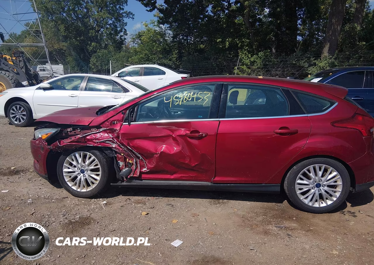 2016 Ford Focus Titanium VIN:1FADP3N24GL225917 - 14