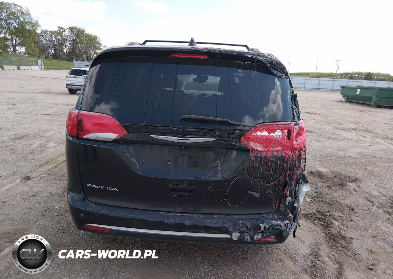 2017 Chrysler Pacifica Touring-L Plus VIN:2C4RC1EG9HR757426 - 6