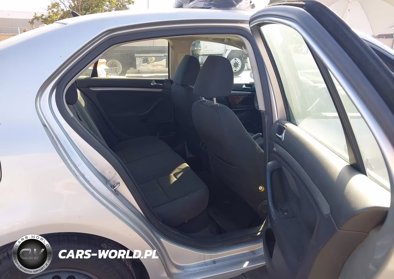 2010 Volkswagen Jetta S VIN:3VWJZ7AJ5AM013851 - 8