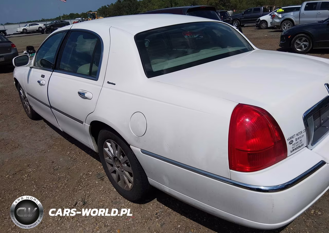 2007 Lincoln Town Car Signature VIN:1LNHM81W77Y628833 - 6