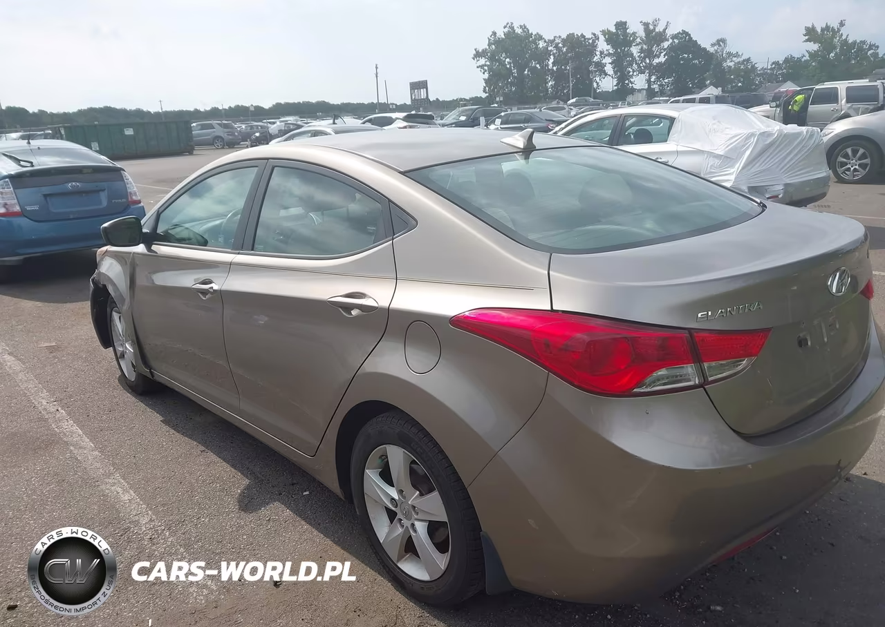 2013 Hyundai Elantra Gls VIN:5NPDH4AE8DH326083 - 3