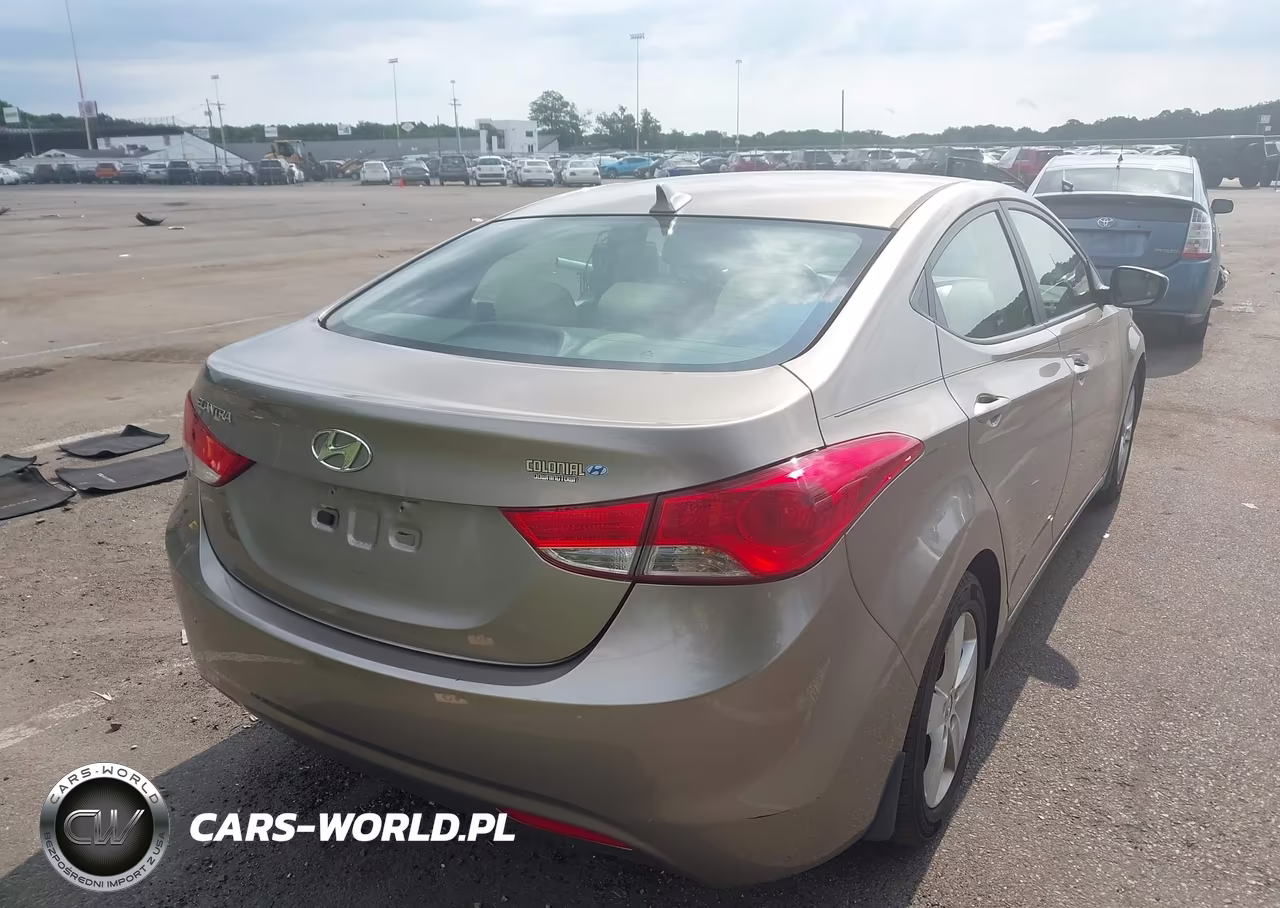 2013 Hyundai Elantra Gls VIN:5NPDH4AE8DH326083 - 4
