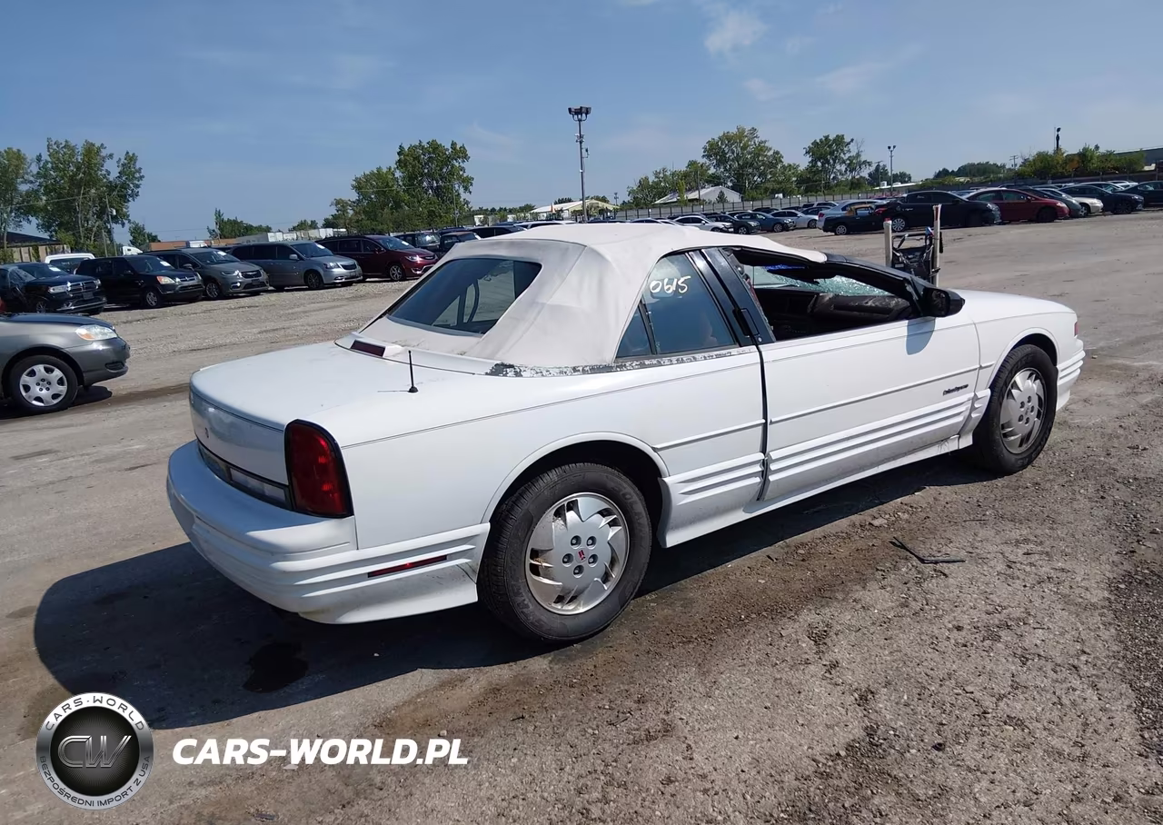 1993 Oldsmobile Cutlass Supreme VIN:1G3WT34T8PD313176 - 4