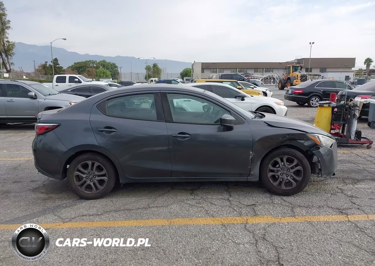 2020 Toyota Yaris Le VIN:3MYDLBYVXLY707641 - 14