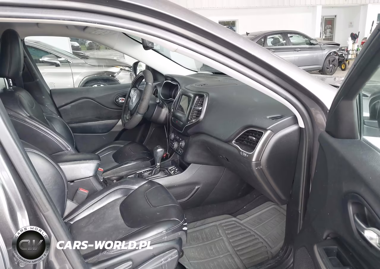 2019 Jeep Cherokee Latitude Plus Fwd VIN:1C4PJLLBXKD269953 - 5
