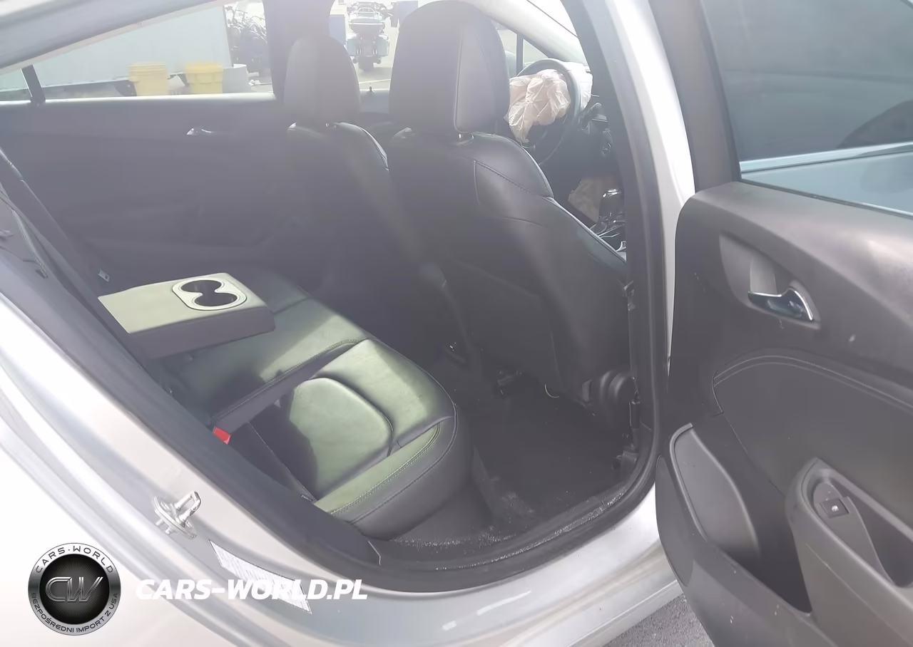 2018 Chevrolet Cruze Premier Auto VIN:3G1BF6SM2JS632141 - 8