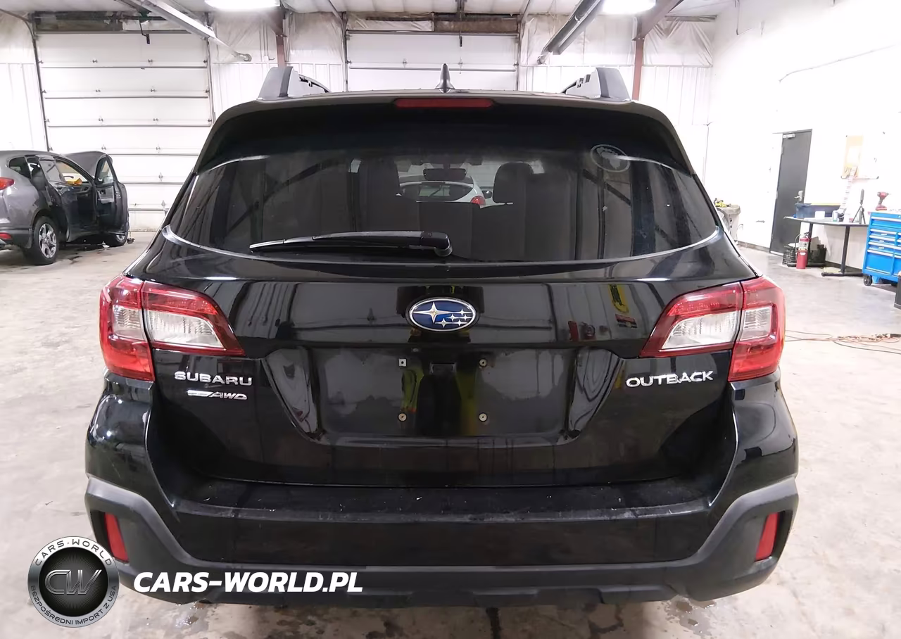 2018 Subaru Outback 2.5I Premium VIN:4S4BSAFCXJ3324370 - 17
