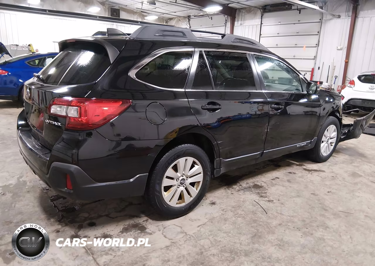 2018 Subaru Outback 2.5I Premium VIN:4S4BSAFCXJ3324370 - 4