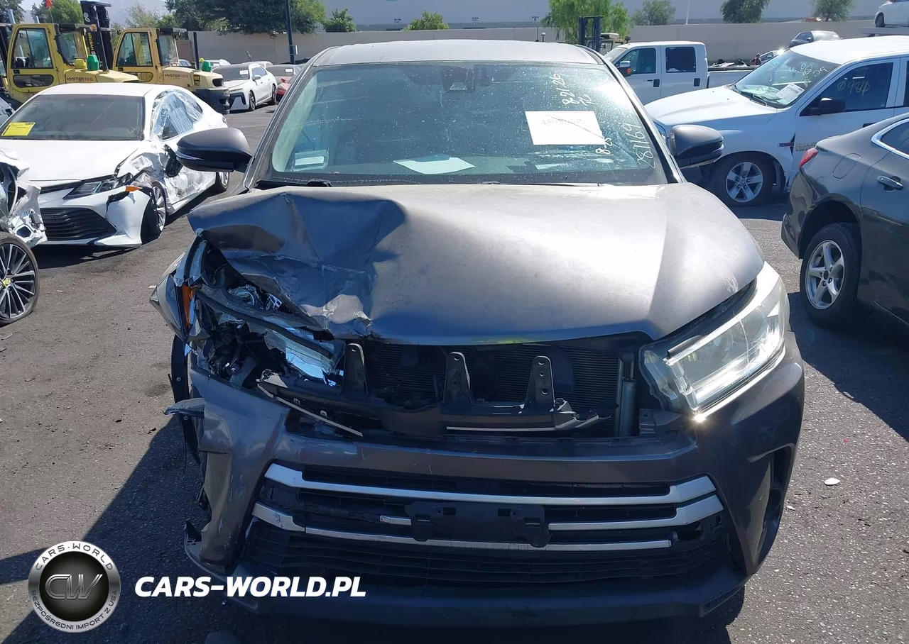 2018 Toyota Highlander Le VIN:5TDZZRFHXJS281169 - 12