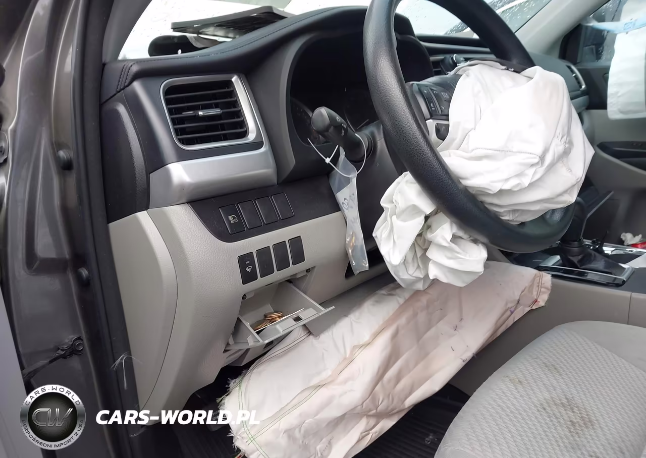 2018 Toyota Highlander Le VIN:5TDZZRFHXJS281169 - 18