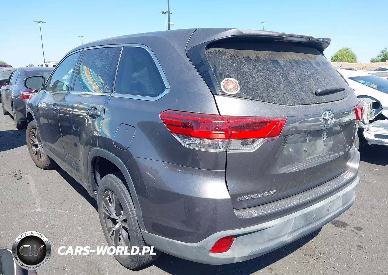 2018 Toyota Highlander Le VIN:5TDZZRFHXJS281169 - 3