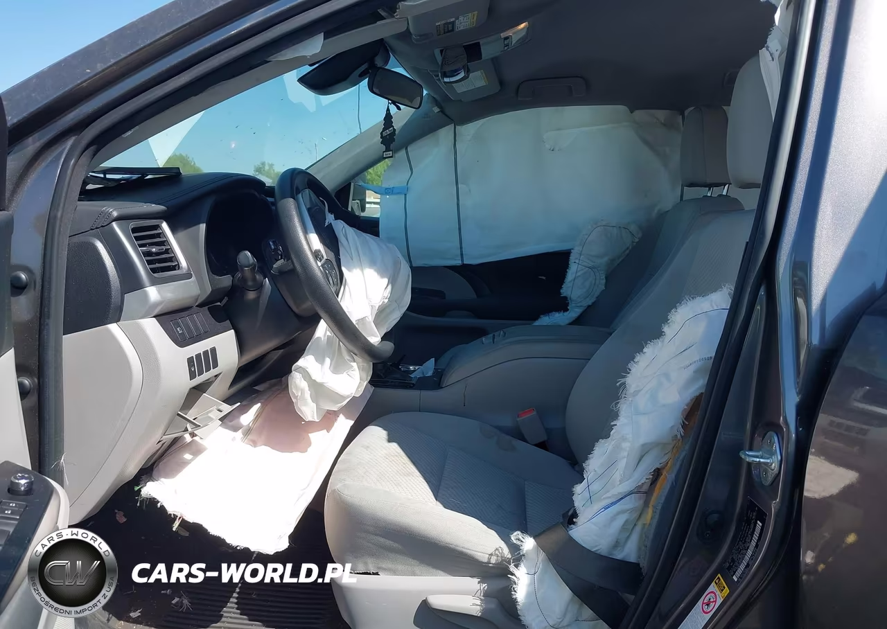 2018 Toyota Highlander Le VIN:5TDZZRFHXJS281169 - 5