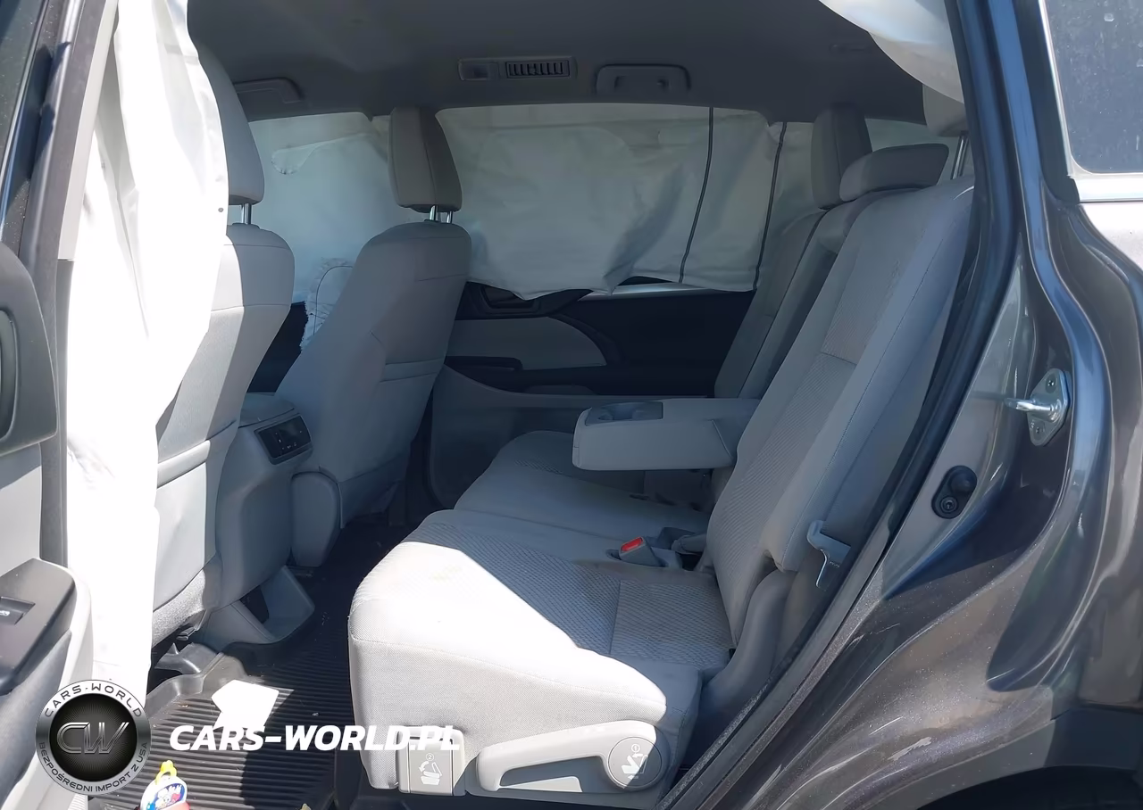 2018 Toyota Highlander Le VIN:5TDZZRFHXJS281169 - 8