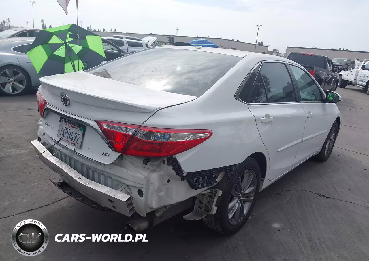 2017 Toyota Camry Se VIN:4T1BF1FK3HU303926 - 4