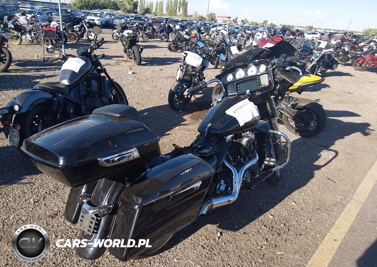 2015 Harley-Davidson Flhxs Street Glide Special VIN:1HD1KRM18FB636196 - 4