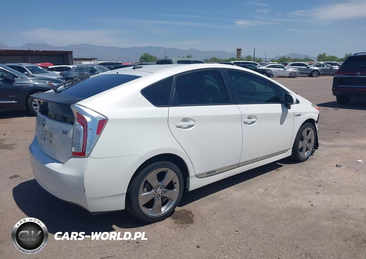 2013 Toyota Prius Three Se VIN:JTDKN3DU6D5590951 - 4