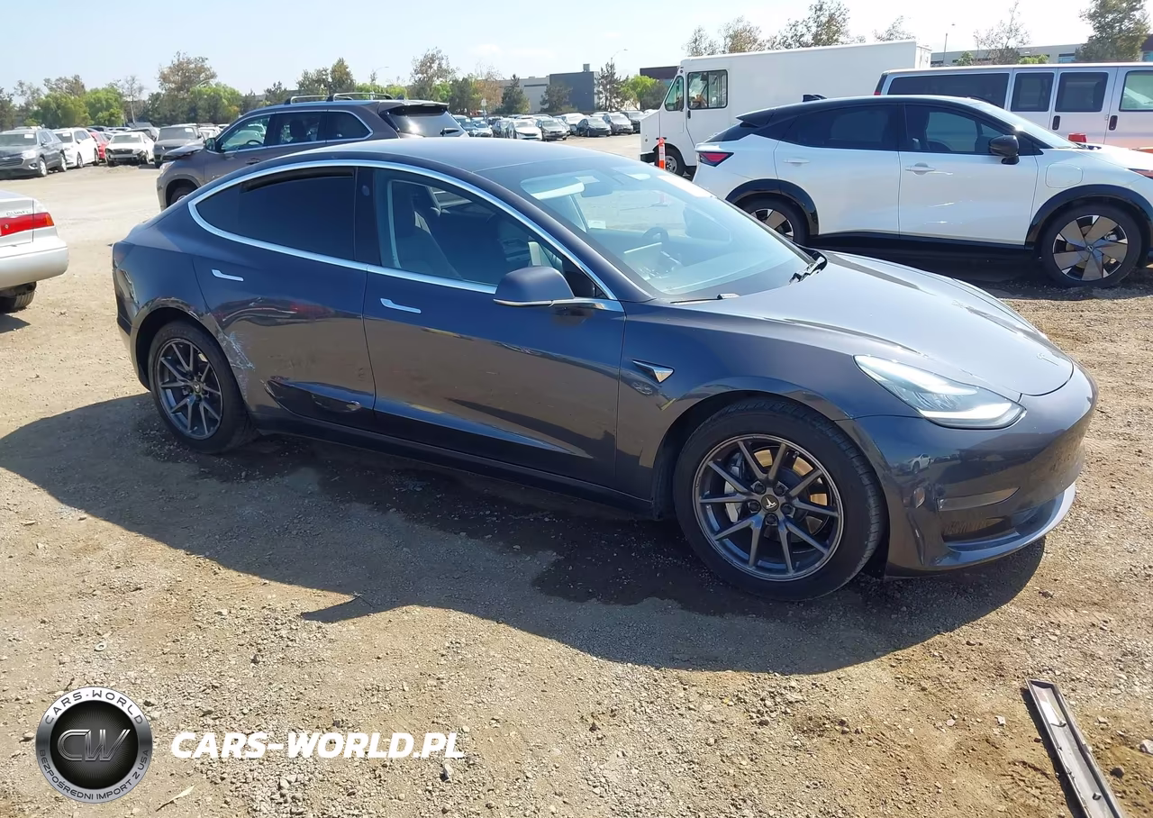 2018 Tesla Model 3 Long Range-Mid Range – zdjęcie 1 z 18