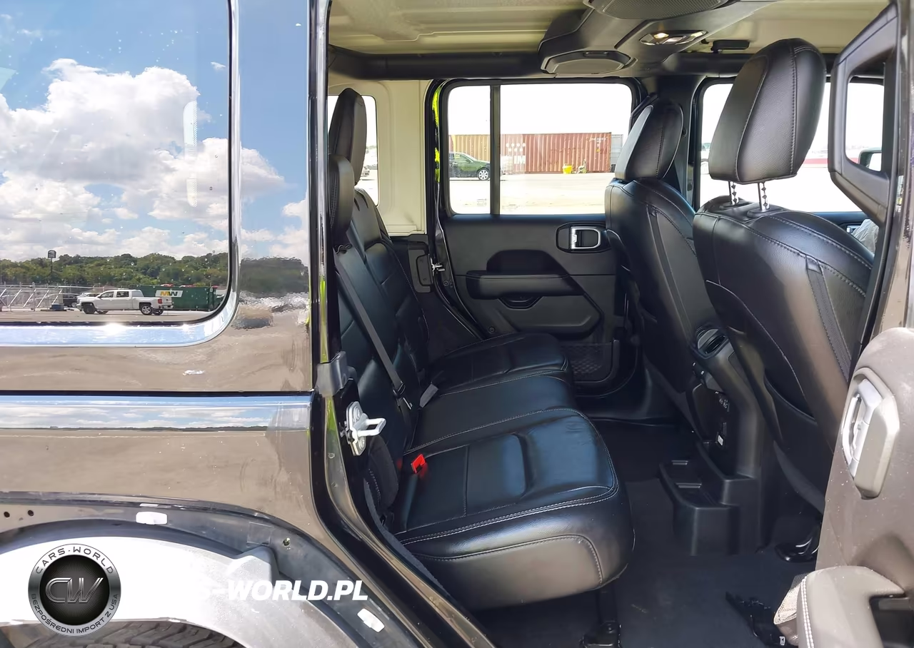 2019 Jeep Wrangler Unlimited Sahara VIN:1C4HJXEG9KW633627 - 8