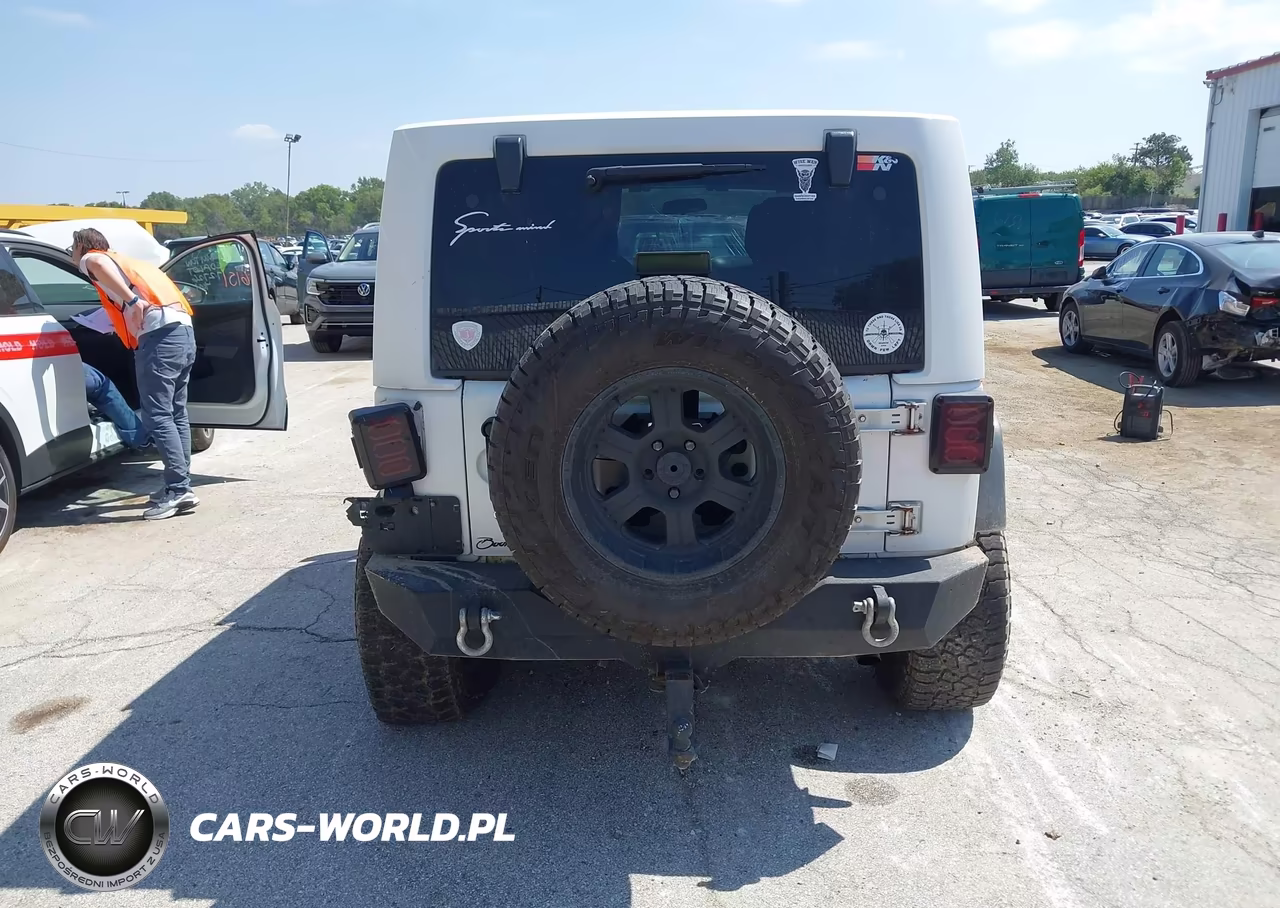 2012 Jeep Wrangler Unlimited Sahara VIN:1C4BJWEG3CL247160 - 17