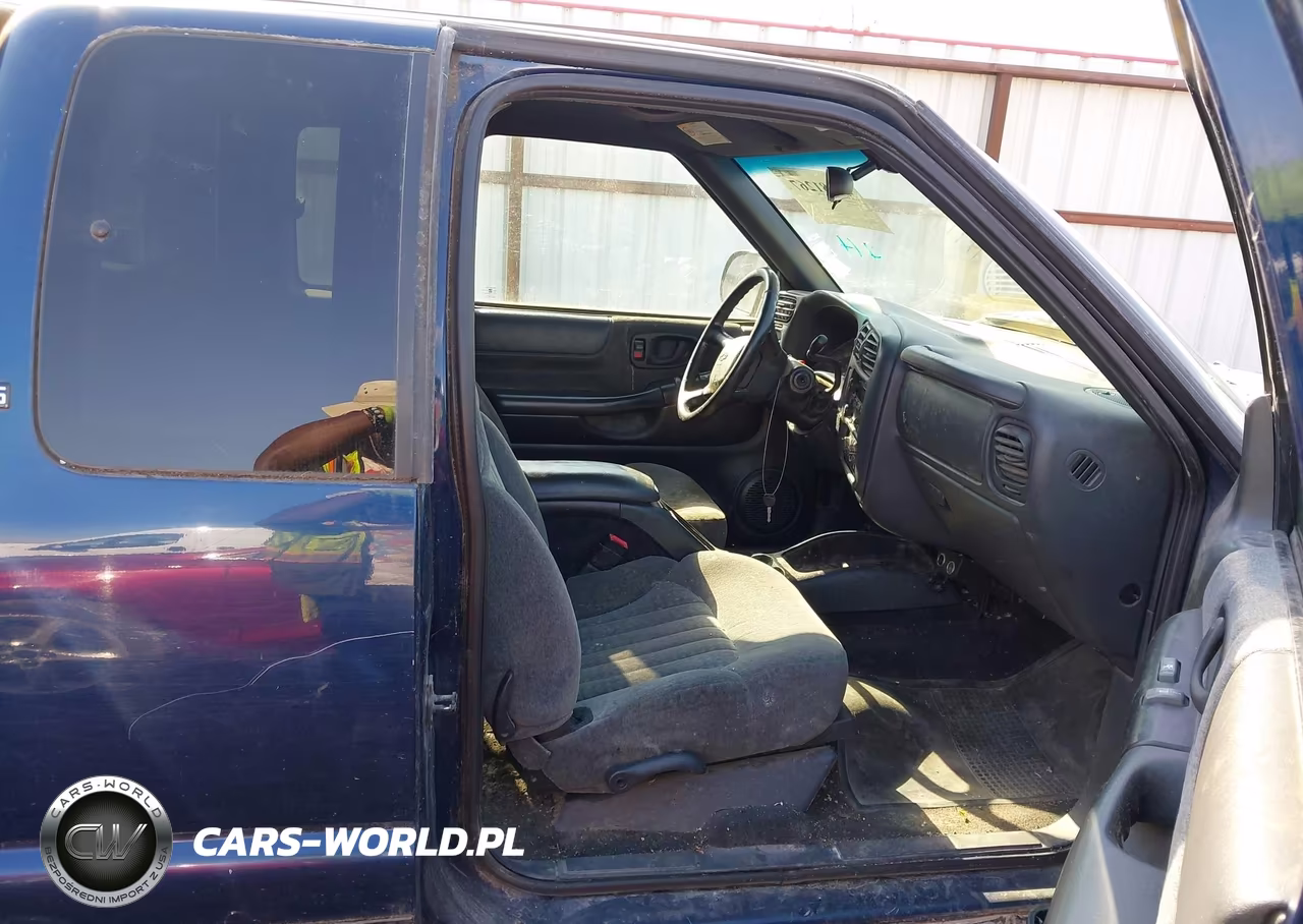 2002 Chevrolet S-10 Ls VIN:1GCDT19W828218696 - 5